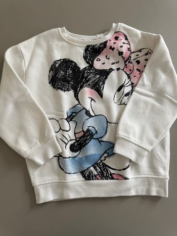 Pull Minnie. Imprimés recto et verso. 5-6 ans. primark.