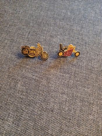 Lot de 2 pin's moto