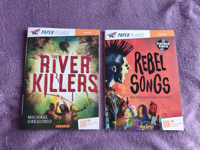 Lot 2 livres série paper planes anglais niveau avancé vintage vinyls rebel songs the river killers