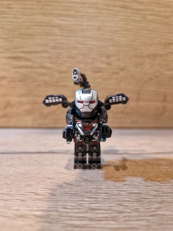 Figurine type lego War machine Marvel
