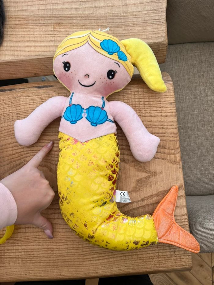 Grande peluche sirène poupée blonde doudou