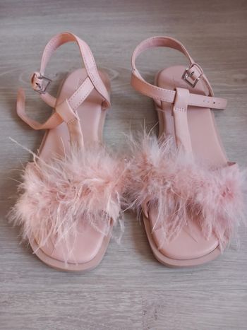 Paire de sandales rose avec plumes T.36 Zara