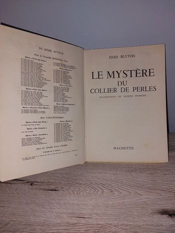 Livre le mystère du collier de perles