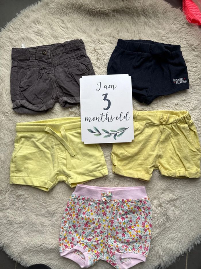 Lot 5 short 3 mois différentes marque Disney kiabi tape à l'œil