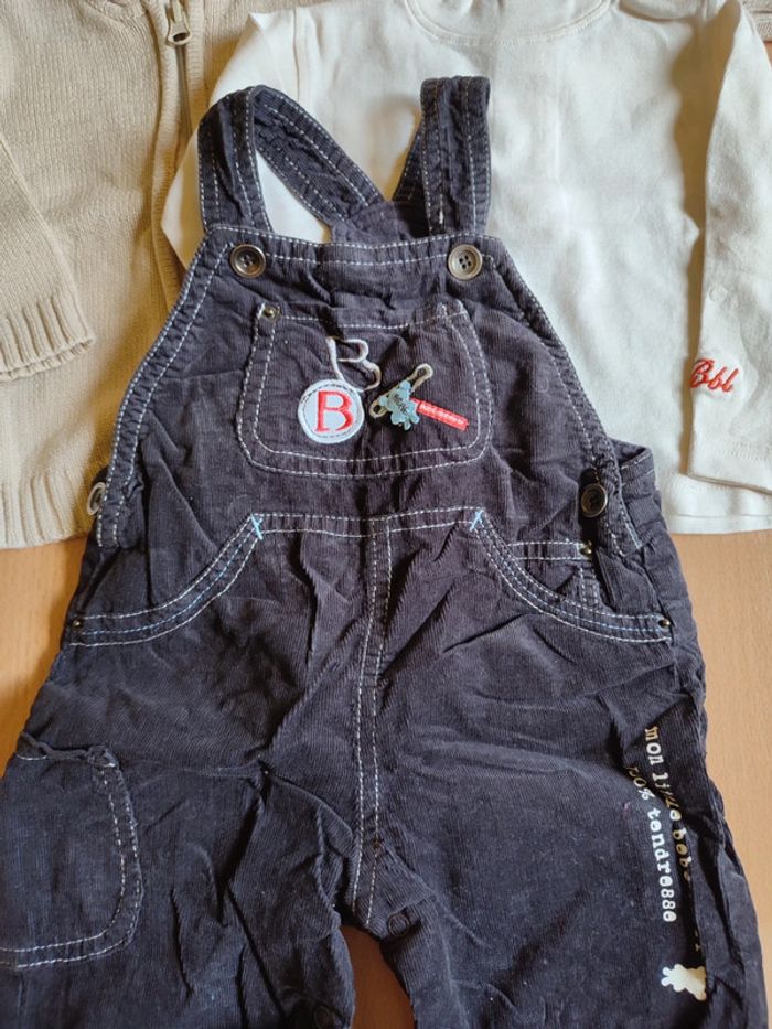 Lot salopette Les bébé sont comme ça + gilet Canari Baby + t-shirt manches longues Boboli en 9M - photo numéro 3