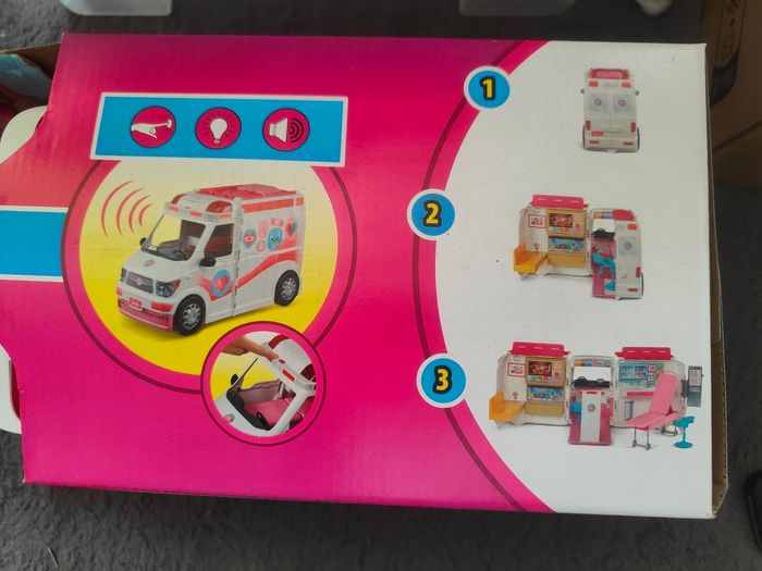 Ambulance Barbie neuf - photo numéro 3