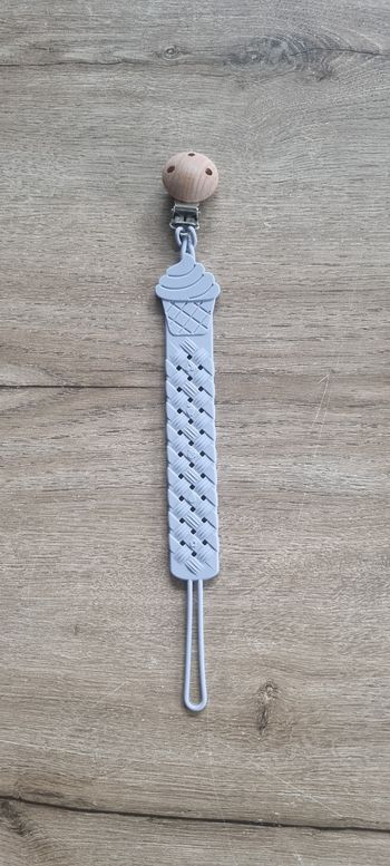 Attache tétine en silicone neuf