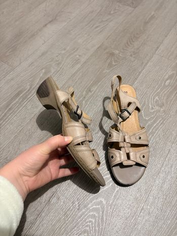 Chaussure sandale petit talon 