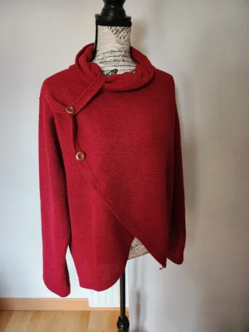 Superbe Pull rouge asymétrique avec col large – Taille Unique