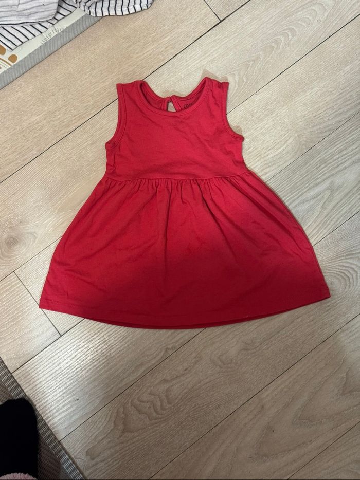 Robe rouge 6-9 mois