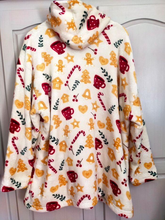 Polaire d intérieur fond jaune pâle motif noël - photo numéro 2