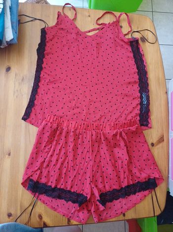 Pyjama rouge à cœurs noirs et dentelle 38/40