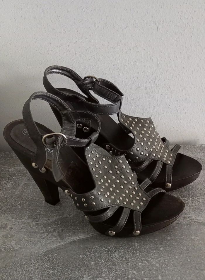 Sandales Vintage talons compensés p39