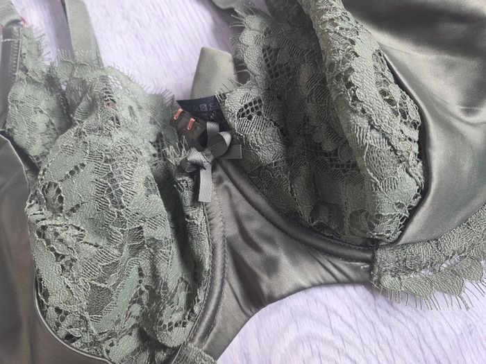 Ensemble lingerie Hunkemoller kaki - haut 85c / bas s - neuf sans étiquette - photo numéro 7