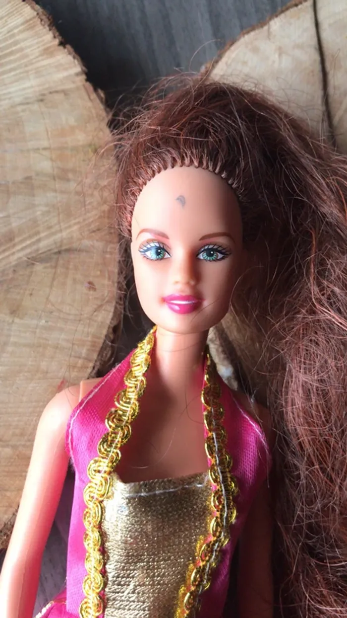Barbie avec tenue - photo numéro 3