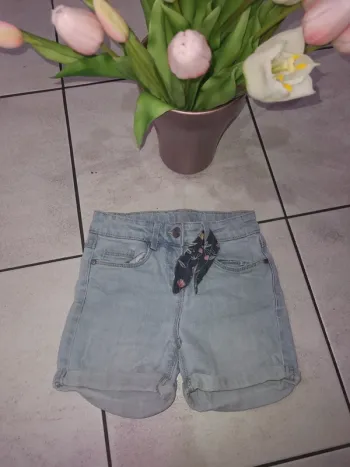 Short en jean tape à l'oeil