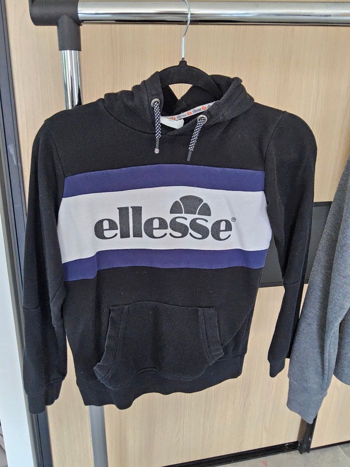 Lot 2 sweat taille XS ellesse - photo numéro 2
