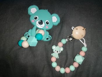 Ensemble attache tétine et anneau de dentition