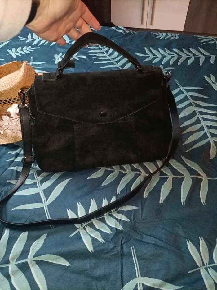 Superbe sac en bandoulière noir en Daim - photo numéro 3