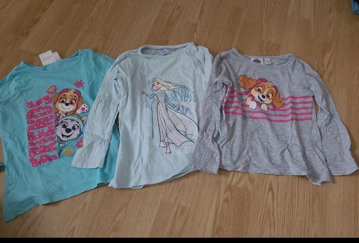 Lot vêtements fille 3ans 4ans robe jogging tee-shirts - photo numéro 3