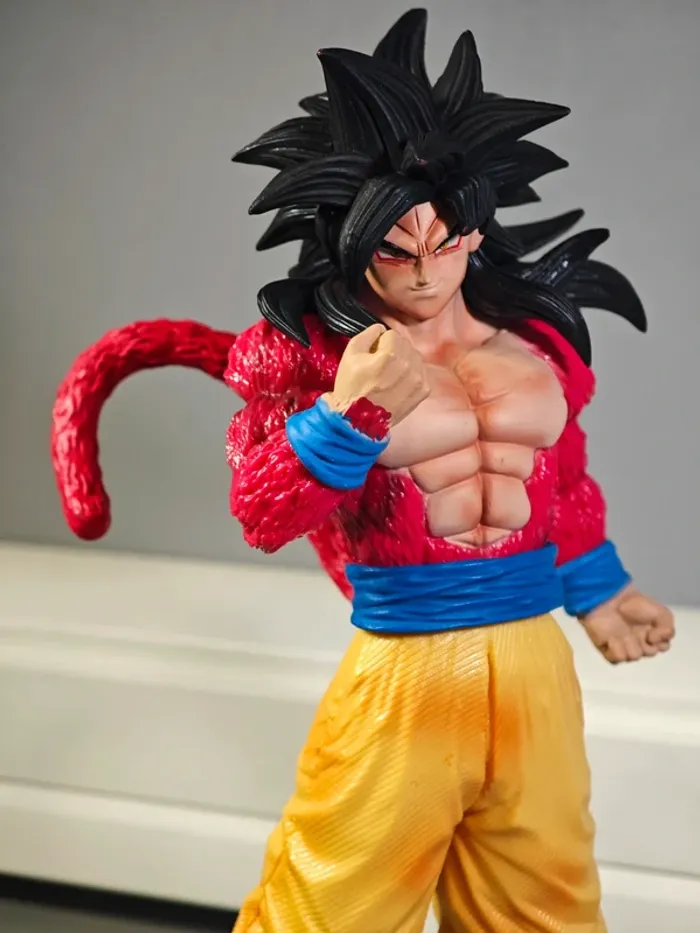 Figurine Dragon Ball GT : Goku SSJ4 30cm neuve sans boîte - photo numéro 2