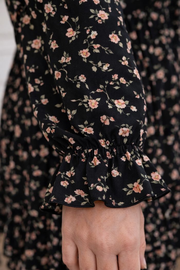 Robe champs de fleurs nocturne noire et multicolore Femme taille 54 marque Boohoo 💍 - photo numéro 4
