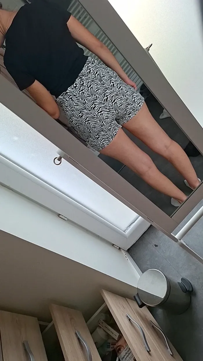 Short en tissu avec poches - photo numéro 2