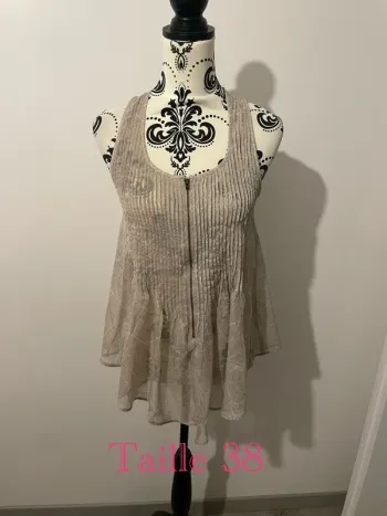 Blouse débardeur sans manche beige à motifs blanc en voile taille 38