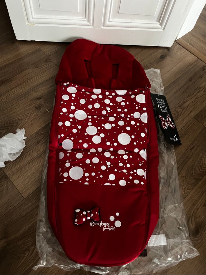 Chancelière footmuff cybex Jeremy Scott Minnie édition spéciale jamais utilisé priam mios
