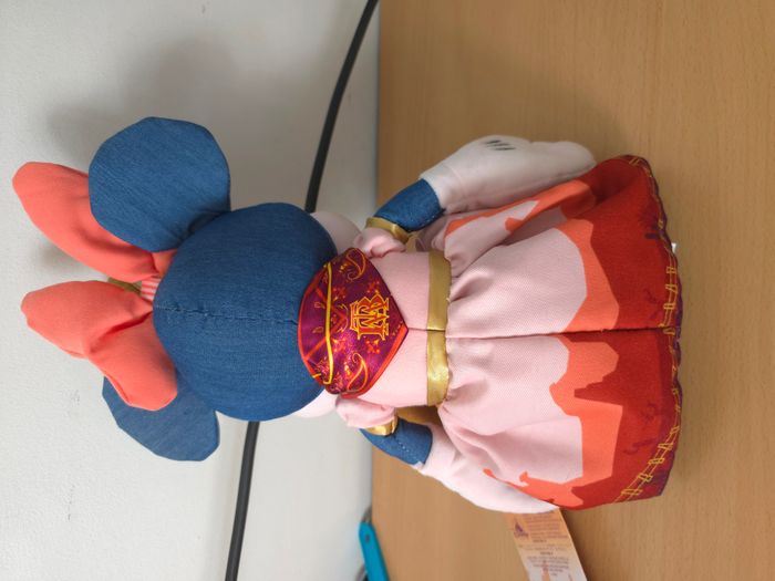 Peluche / Plush Disney Minnie Attraction septembre september 9/12 - photo numéro 2