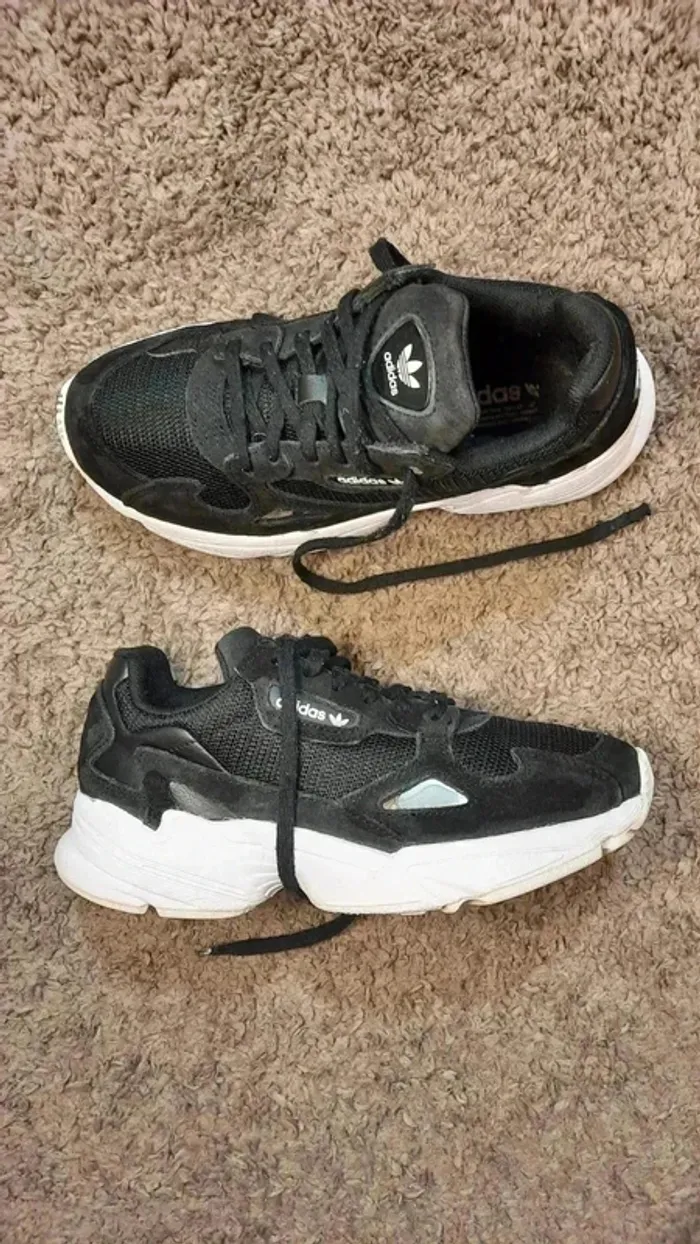 Basket femme  Adidas Falcon 36