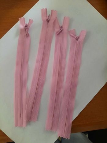 Fermeture éclair invisible neuf rose claire environs 18cm idéal atelier couture