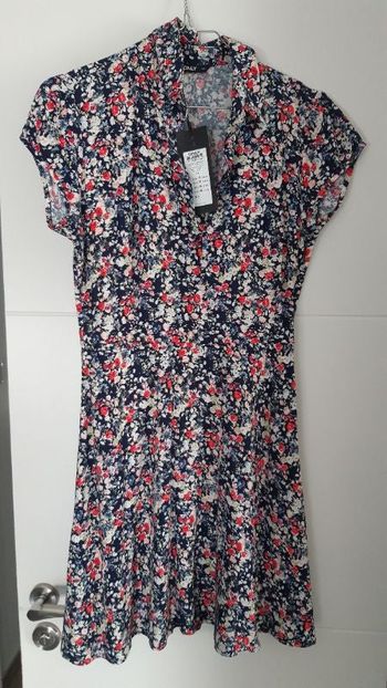 Robe courte à fleurs neuve