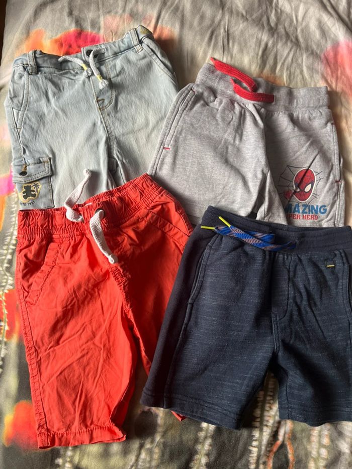 Lot shorts taille 3 ans
