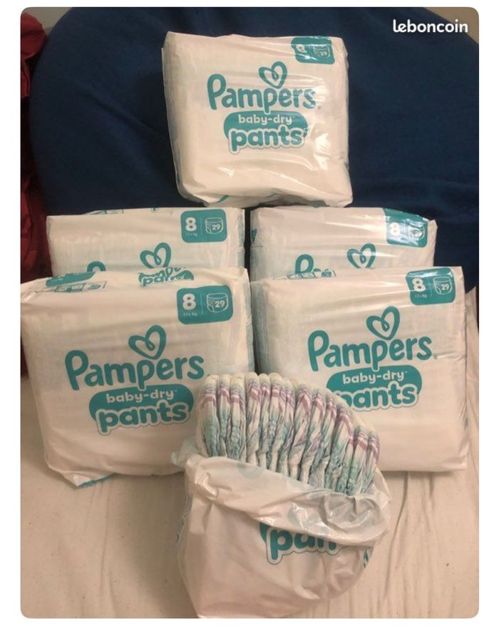 Lot de couches Pampers baby dry taille 8