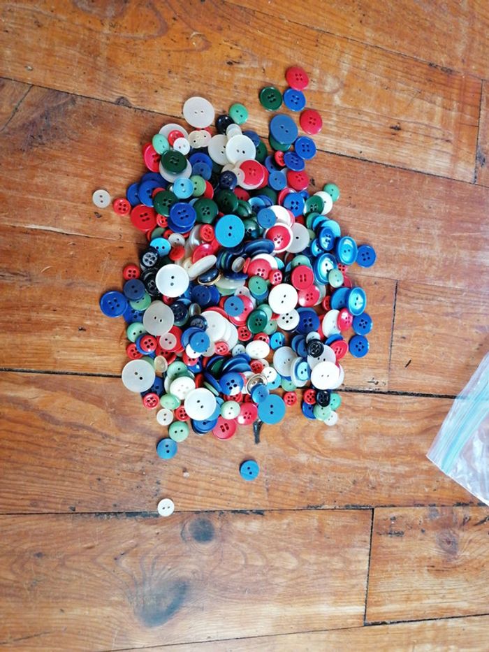 Lot 1 de boutons (250g environ)