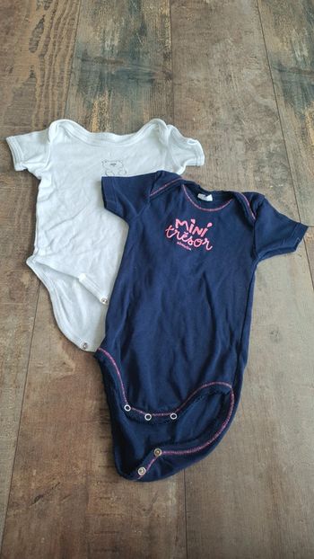 body absorba 18 mois en très bon état