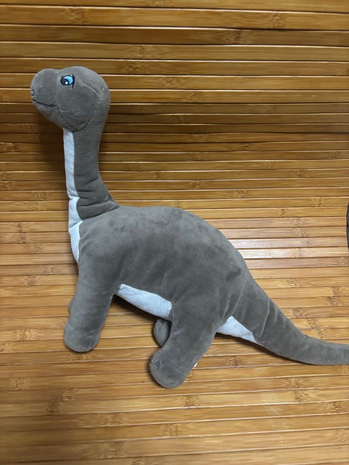 Doudou dinosaure marron yeux bleus IKEA