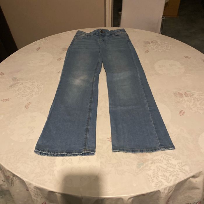 un pantalon jean bleu clair