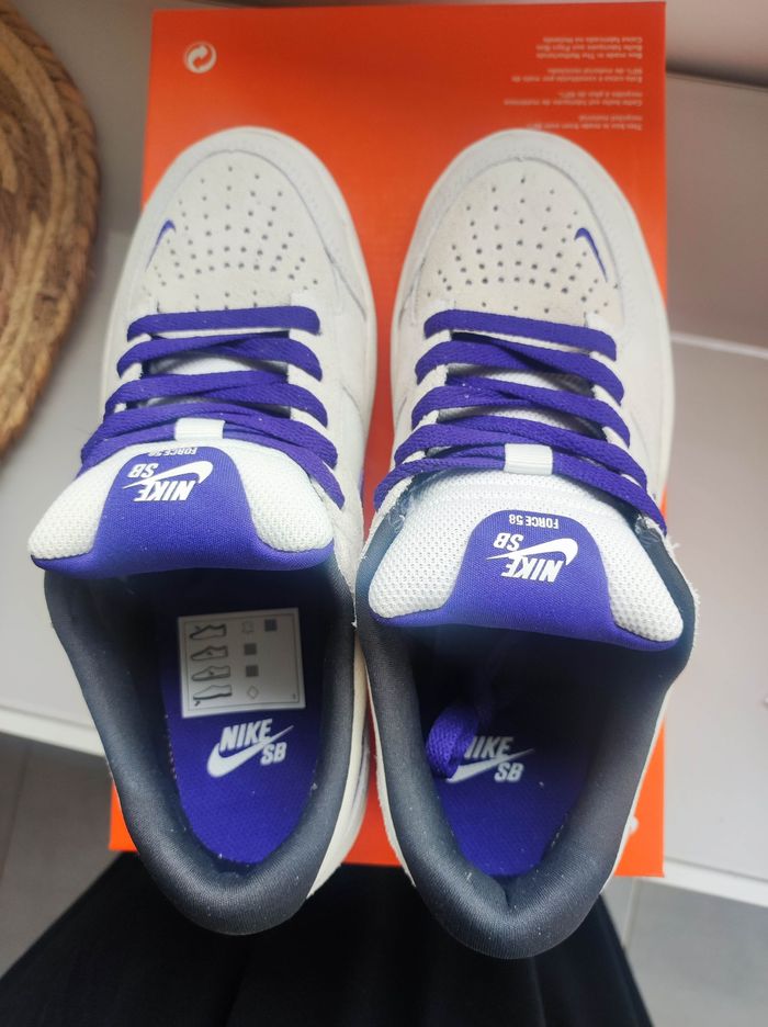 Baskets Nike SB force 58 Beaucoup d'autres modèles disponibles dans mon dressing 👟

Baskets neuves, jamais portées et authentiques. Achetées chez Nike.
Taille 38,5

Dans sa boîte d'origine sans couvercle.

Envoi rapide en double box. - photo numéro 3