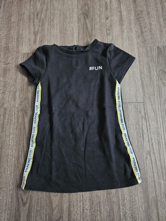 Robe fille noir taille 4 ans