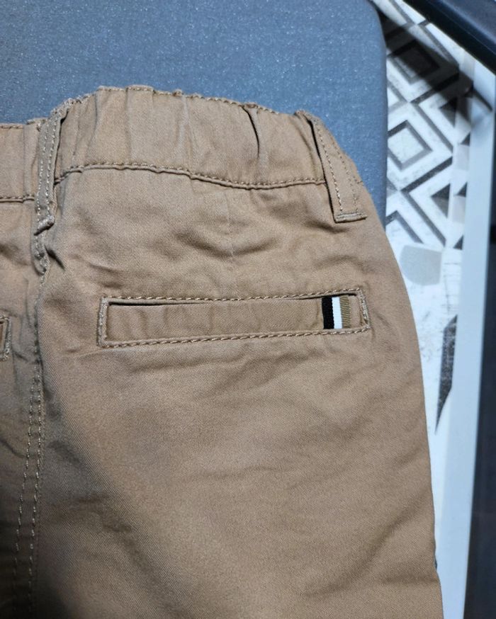 Short BOSS marron taille 12 mois ,porté 1 fois - photo numéro 3