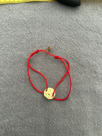 Bracelet cordon rouge