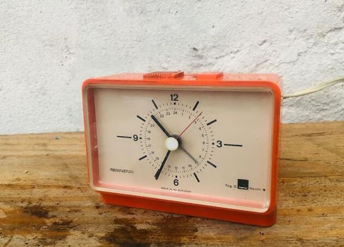 Vintage alarm clock - photo numéro 2