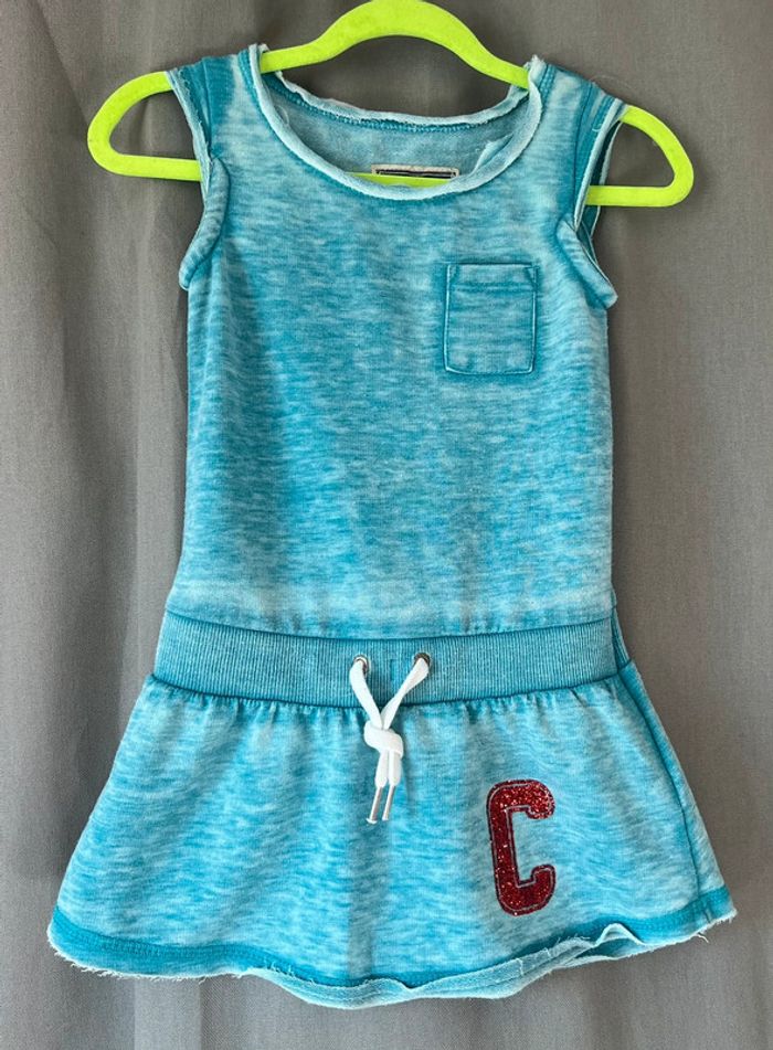 Robe été creeks 3 ans comme neuve juste lavé jamais porté