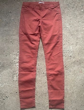 Jean pour femme couleur taupe en très bon état 