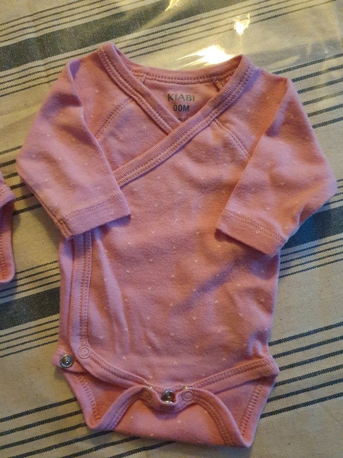 Lot de 2 bodies Kiabi taille 00 mois - photo numéro 3