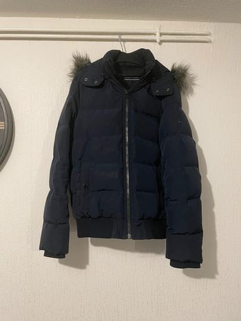 Doudoune homme Tommy Hilfiger bleu marine avec capuche fourrure