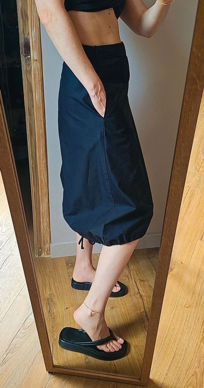 Jupe noire minimaliste Zara M - photo numéro 2