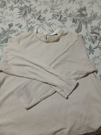 Pull beige avec colerette